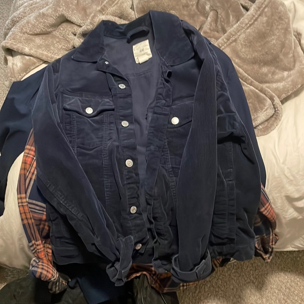 H&M mens corduroy trucker-style jacket, medium navy blue